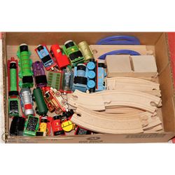MAGNETIC SET OF TRAINS W/TRACKS