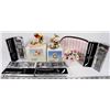 Image 1 : BOX WITH ASSORTED DECORATIONS & COLLECTIBLES