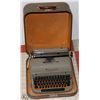 Image 1 : VINTAGE TYPEWRITER IN CASE