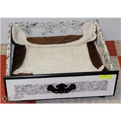 WOOD DOG BED WITH PAD 19"X21"