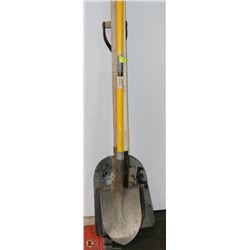 BUNDLE OF 4 CONTRACTOR SHOVELS