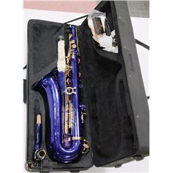 SAXOPHONE MENDINI WITH CASE & MOUTH PIECE