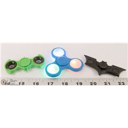 LED LIGHT HAND SPINNER INCLUDING TWO BAT SHAPED
