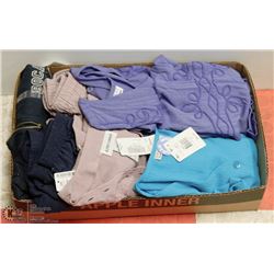 FLAT OF LADIES CLOTHING SIZE 18W, INCLUDES 1 PAIR