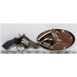 BELT BUCKLE WITH BUILT IN LIGHTER