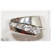 Image 1 : 10K WHITE GOLD 5 DIAMOND SWIRL STYLE RING