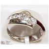 Image 2 : 10K WHITE GOLD 5 DIAMOND SWIRL STYLE RING