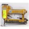 Image 1 : 9) BOSTITCH T31 AIR STAPLER USES BT 1300 SERIES