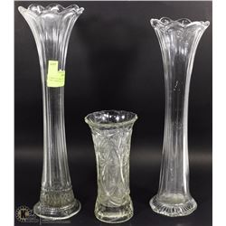 LARGE GLASS VASE, PRINT BASE TALL GLASS VASE AND