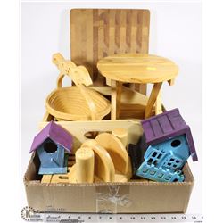 LARGE FLAT OF ASSORTED WOOD ITEMS INCL BIRDHOUSES