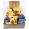 Image 1 : LARGE FLAT OF ASSORTED WOOD ITEMS INCL BIRDHOUSES