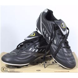 YOUTH SPORT TEK SOCCER CLEATS - SIZE 6