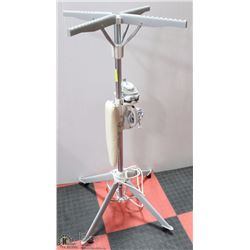 CLOTHING AND IRONING BOARD STEAMER
