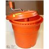 Image 1 : ORANGE SALAD MIXER