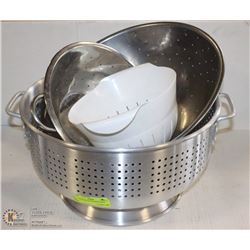 3 STRAINERS IN DIFFERENT SIZES