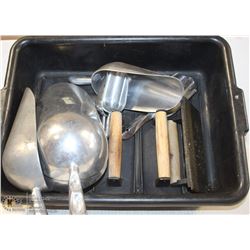 TUB OF FLOUR SCOOPS, GRILL WEIGHTS