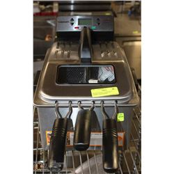 PROFESSIONAL CUISINART 3 BASKET DEEP FRYER