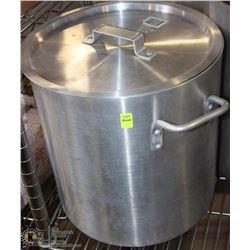 MEDIUM ALUMINUM POT WITH LID