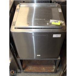 TOWEL WARMER WITH STAND