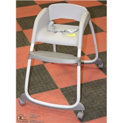 PORTABLE RUBBERMAID HIGHCHAIR