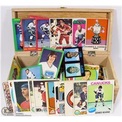 WOODEN BOX WITH 1970'S HOCKEY CARDS