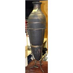 MEXICAN POT WITH WROUGHT IRON STAND 10"X36"H