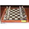 Image 1 : AFRICAN SAFARI THEMED CHESS SET