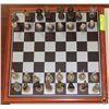 Image 2 : AFRICAN SAFARI THEMED CHESS SET