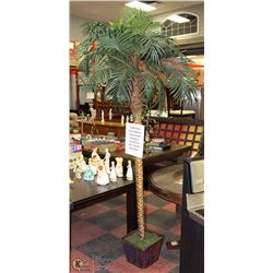 8' PALM TREE WITH WICKER BASKET