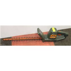 18" HEDGE CLIPPER BLACK AND DECKER