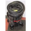 Image 1 : 28)SHOP VAC