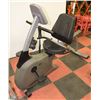 Image 1 : 12) VISION FITNESS BIKE