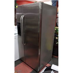 1) GE SIDE BY SIDE REFRIGERATOR WITH WATER/ICE