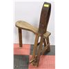 Image 1 : ANTIQUE LEATHER WORKING BENCH