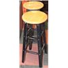 Image 1 : SET OF 2 WOOD BAR STOOLS
