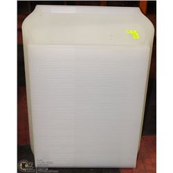 10)LOT OF  WHITE PLASTIC TRAYS