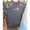 Image 1 : 50L ROLLING GARBAGE CONTAINER WITH LID & WHEELS