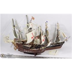 FLAT WITH 3 SHIP MODELS (1 NEEDS SOME TLC)