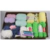 Image 1 : FLAT OF ASSORTED KNITTING NEEDLES, YARNS