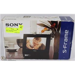 SONY 7 INCH DPF-D72 DIGITAL PHOTO FRAME NEW