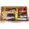 Image 1 : TRAY OF TRAINS AND ACCESSORIES