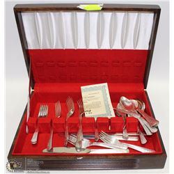 39PC DOUBLE WM A ROGERS CUTLERY SET  IN WOOD