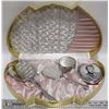 Image 1 : ANTIQUE STYLE WOMANS GROOMING SET WITH CARY GRANT