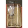Image 1 : FLAT OF 3 ASSORTED GLASS VASES