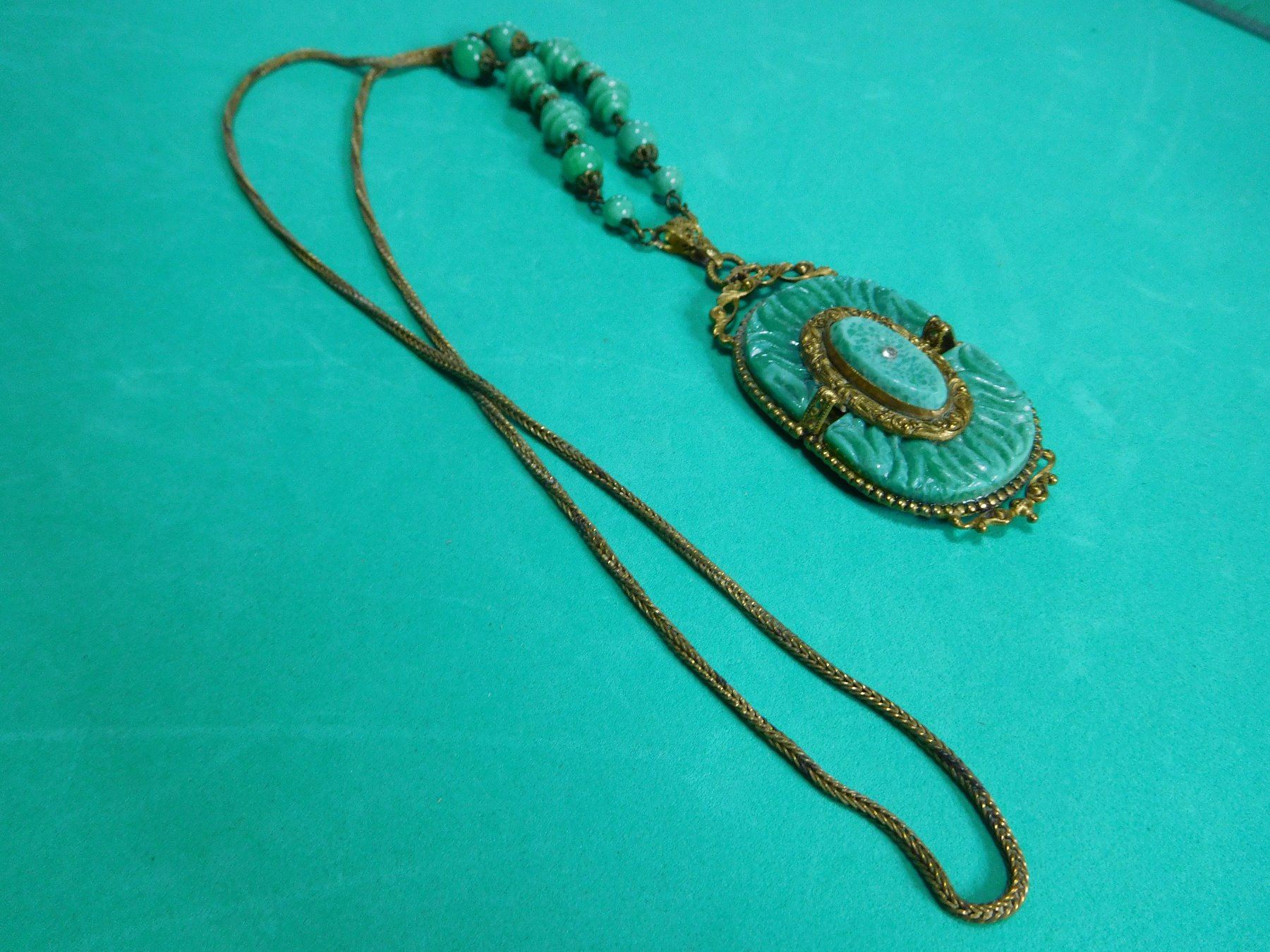 Jewelry Estate Vintage Art Deco Style Peking Glass Green Bead