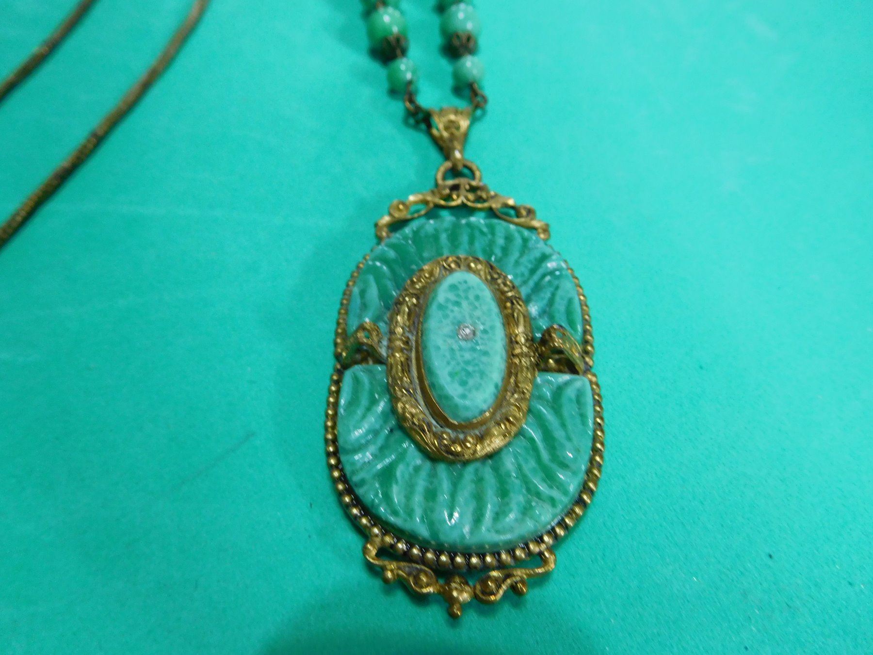 Jewelry Estate Vintage Art Deco Style Peking Glass Green Bead