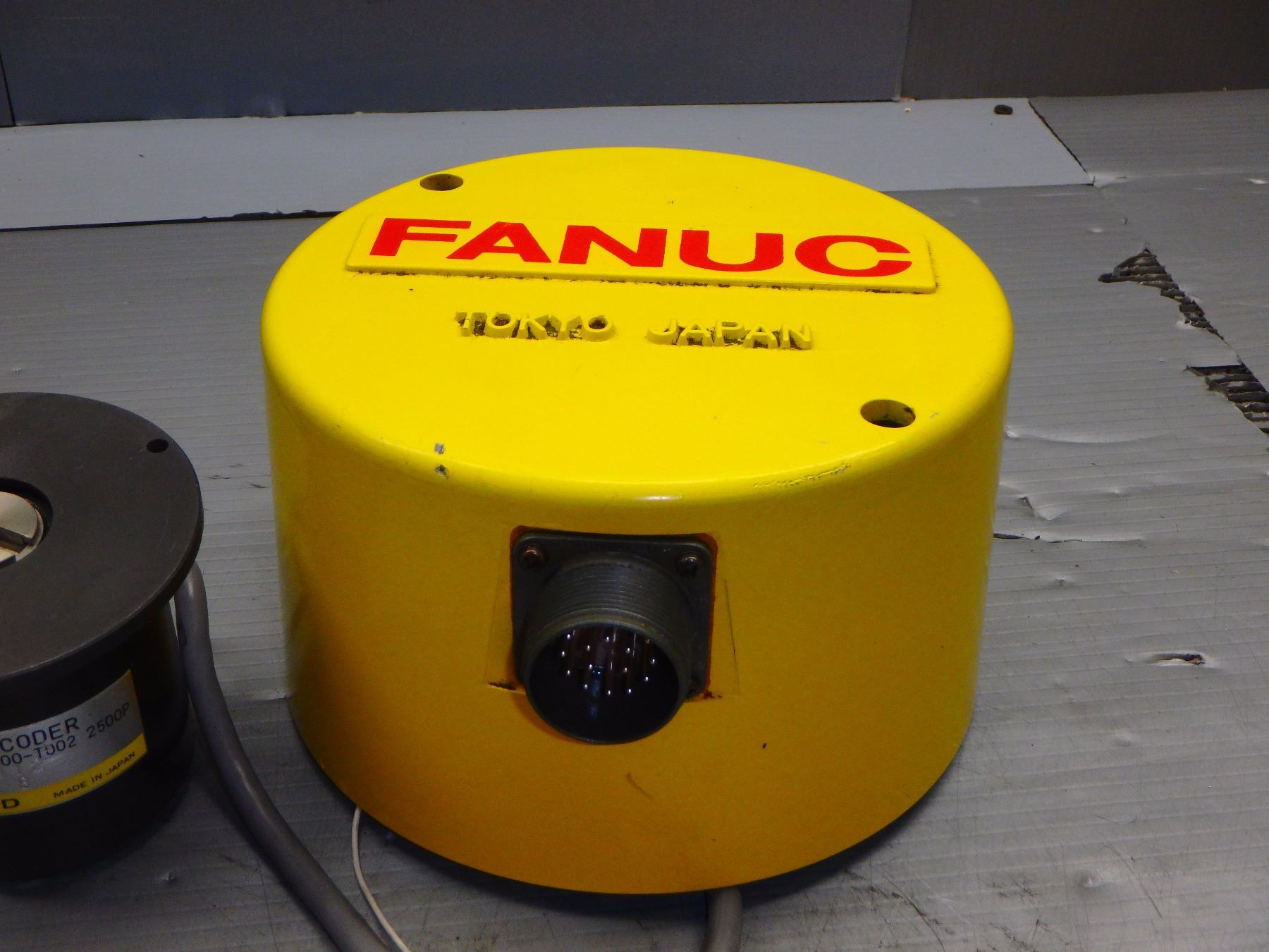 FANUC A860-0300-T002 2500P PULSE CODER W/ MOTOR CAP