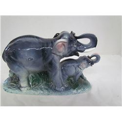 Elephant with baby figurine 6x9