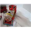 Image 5 : 3 Tin toys - Cars & Train