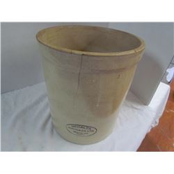 Madelta crock - Small crack